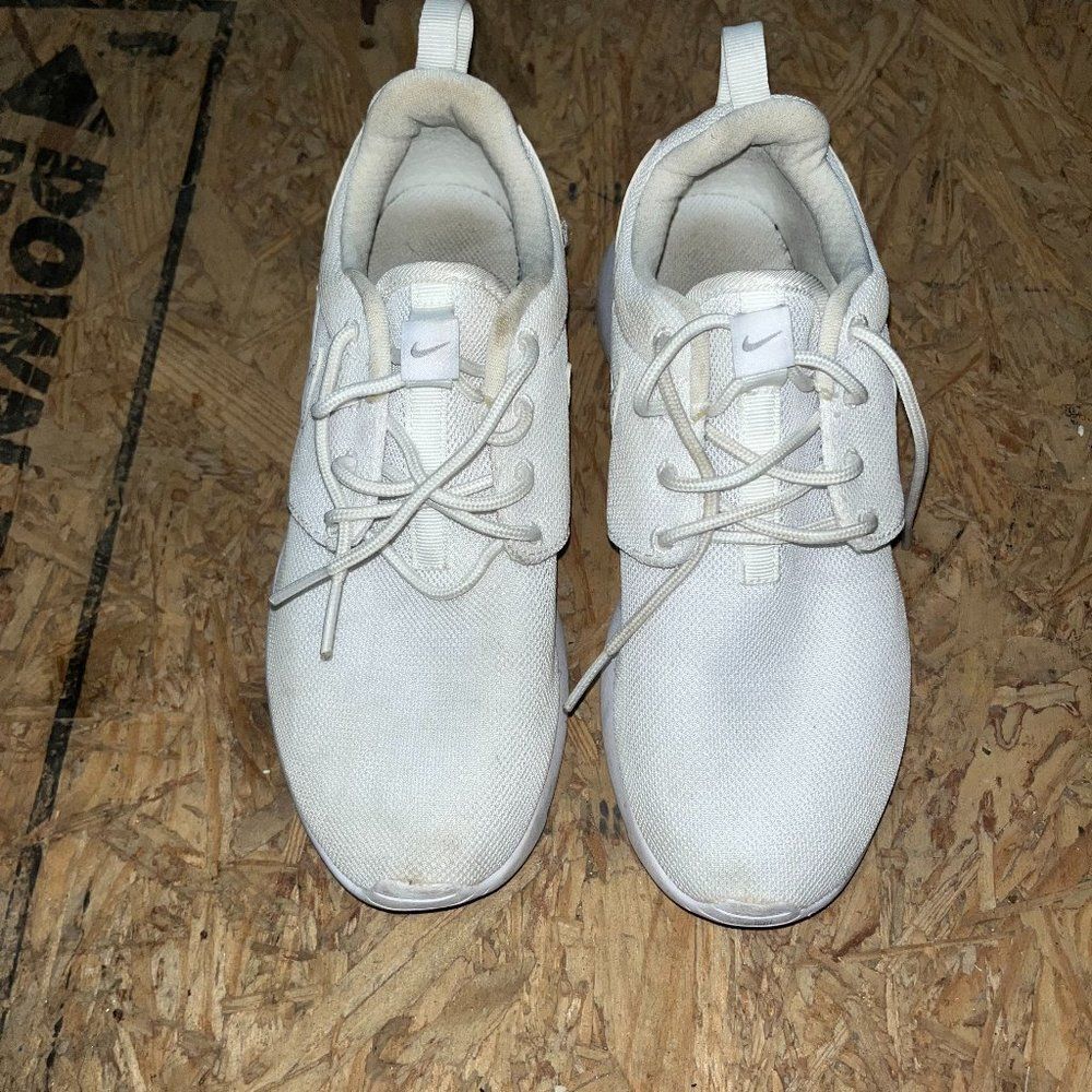 nike roshes white size 5